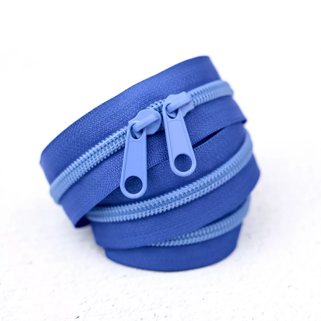 4 Yard Handbag Zipper Blue Bolt
