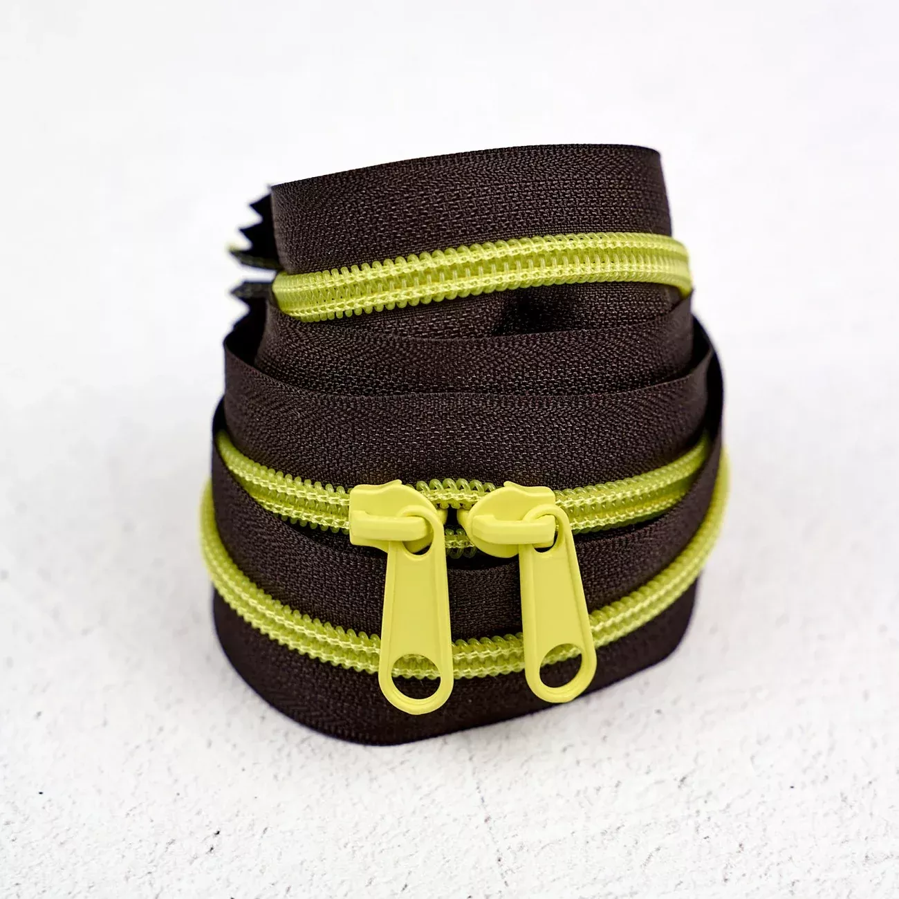 4 Yard Handbag Zipper Voltage