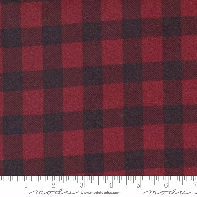 49144 11F YULETIDE GATHERINGS Berry–Large Buffalo Plaid