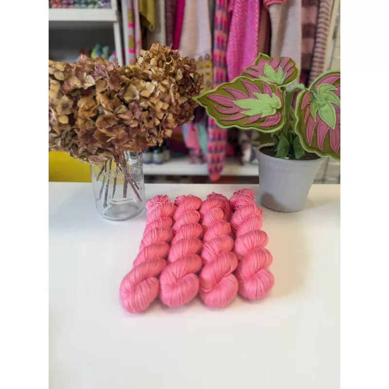 Dyed to order – Dahlia Minnie