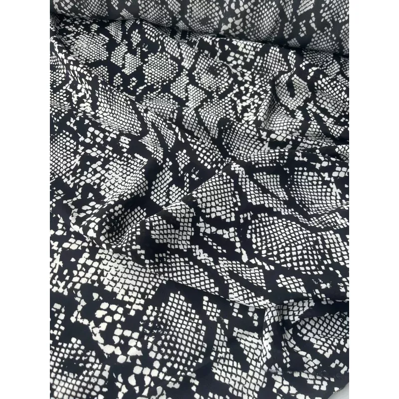 MARA MANIA 002 crpe de Chine black/white snake print