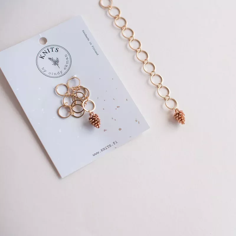 Pinecone gold row counter