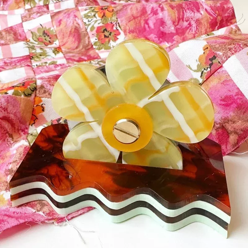 Retro Flower Thread Cutter