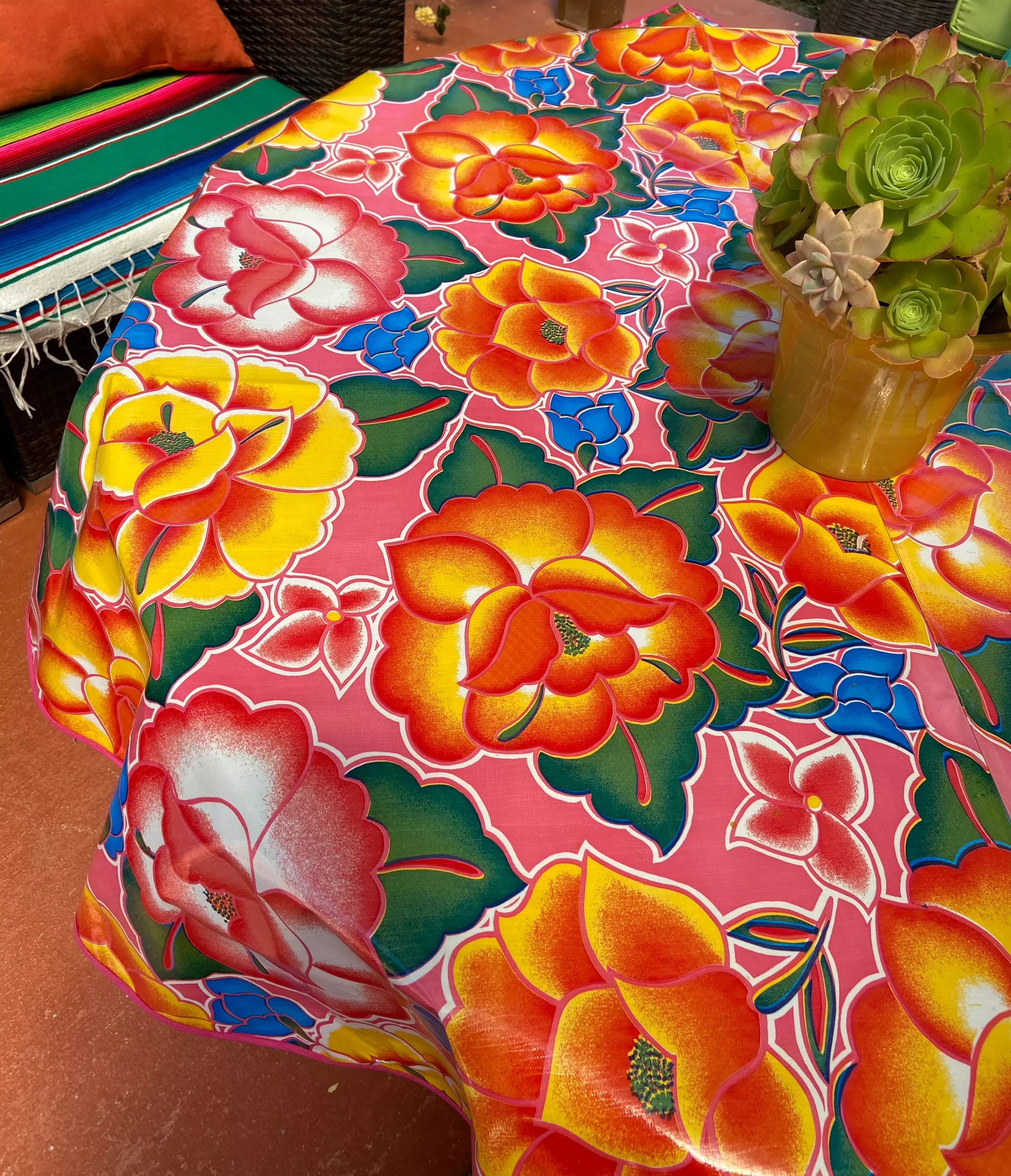 Round Pink Royal Roses Oilcloth Tablecloths