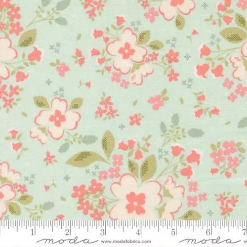 Sunbonnet Pale Blue fabric – 31760 19