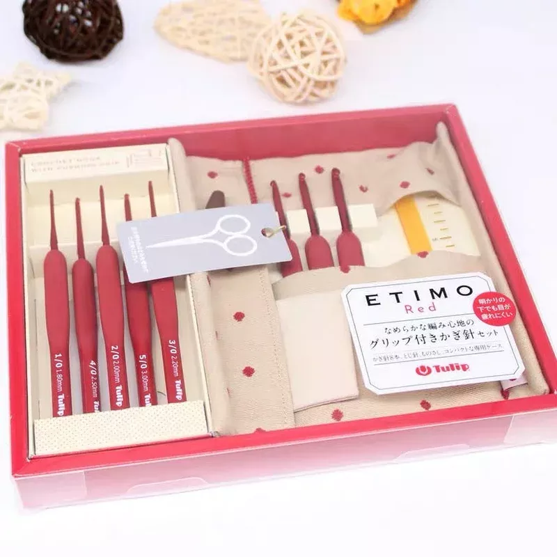 Tulip Etimo Red Crochet Hook Set