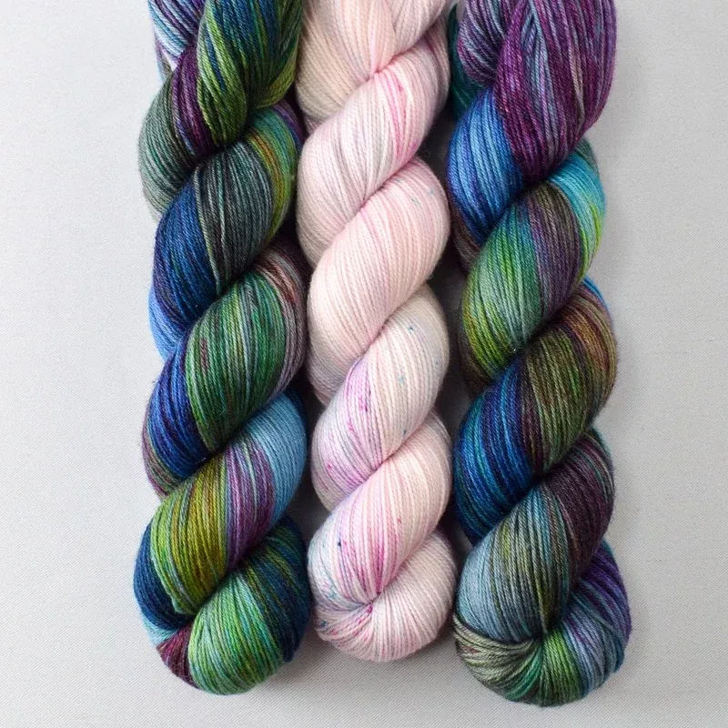 Zombie Games (Tarte) and Unicorn Tail (Yummy 2-Ply) – Feyrow Shawl Set – Babette